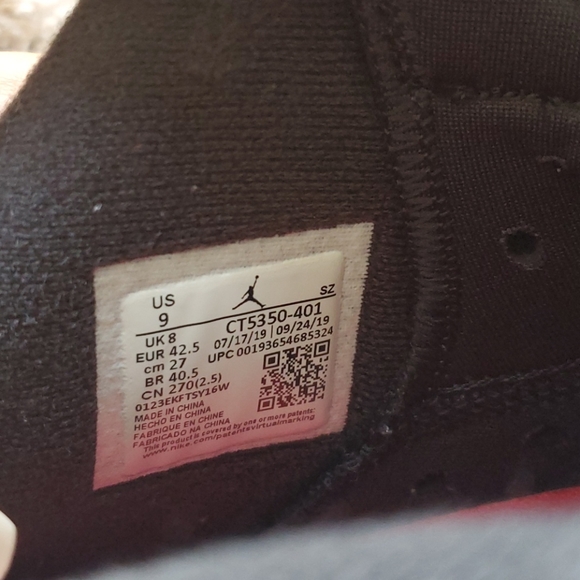 Washed Denim Air Jordan 6 Retro Sneakers - Picture 7 of 7